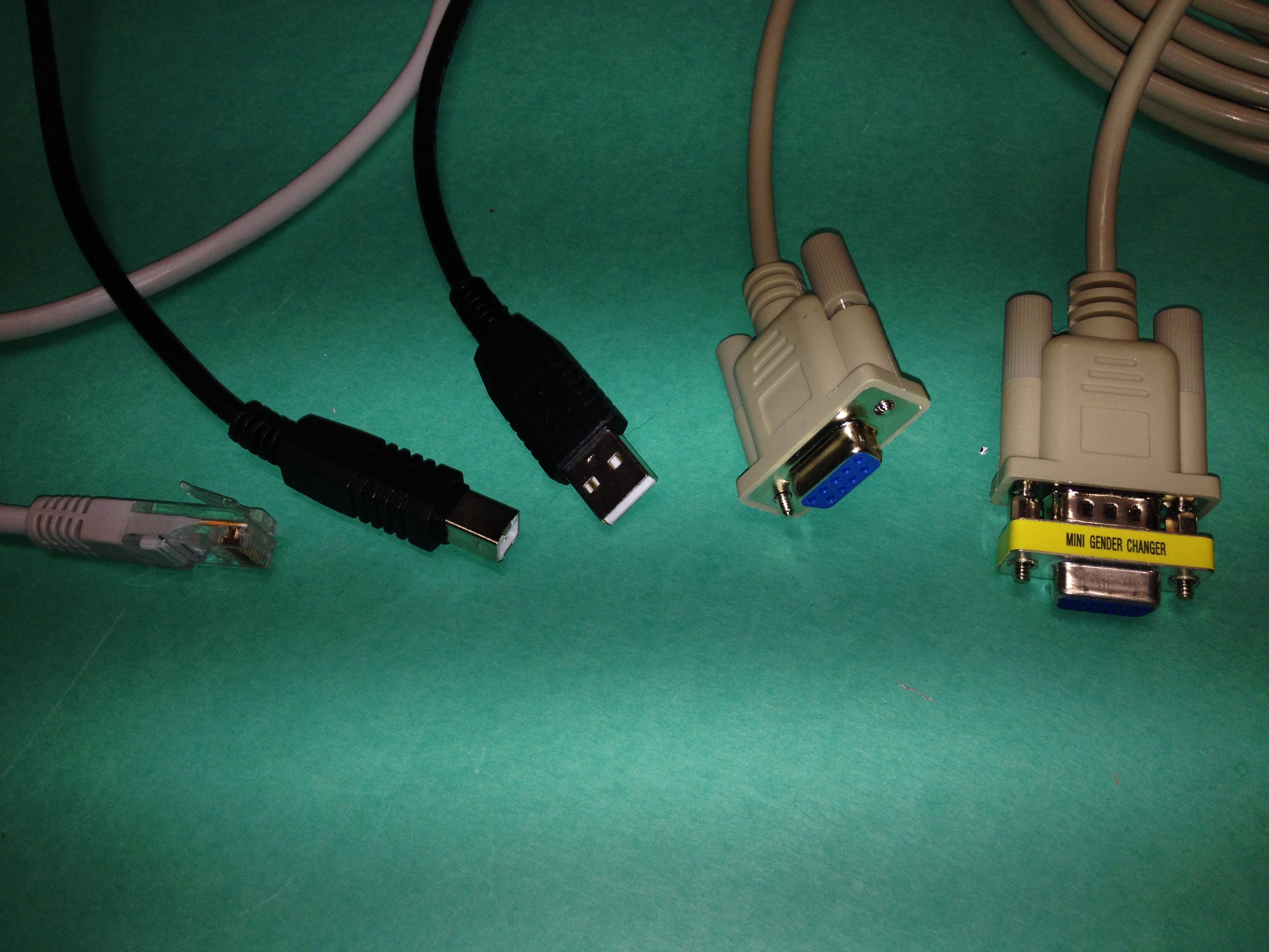 RS232 90-luvulla, USB 2000-luvulla, adaptereita ja ajureita niille tarvitaan.